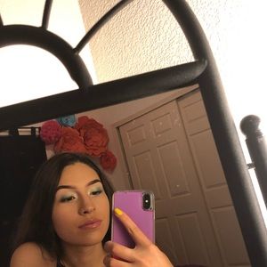 Meet your Posher, Iris